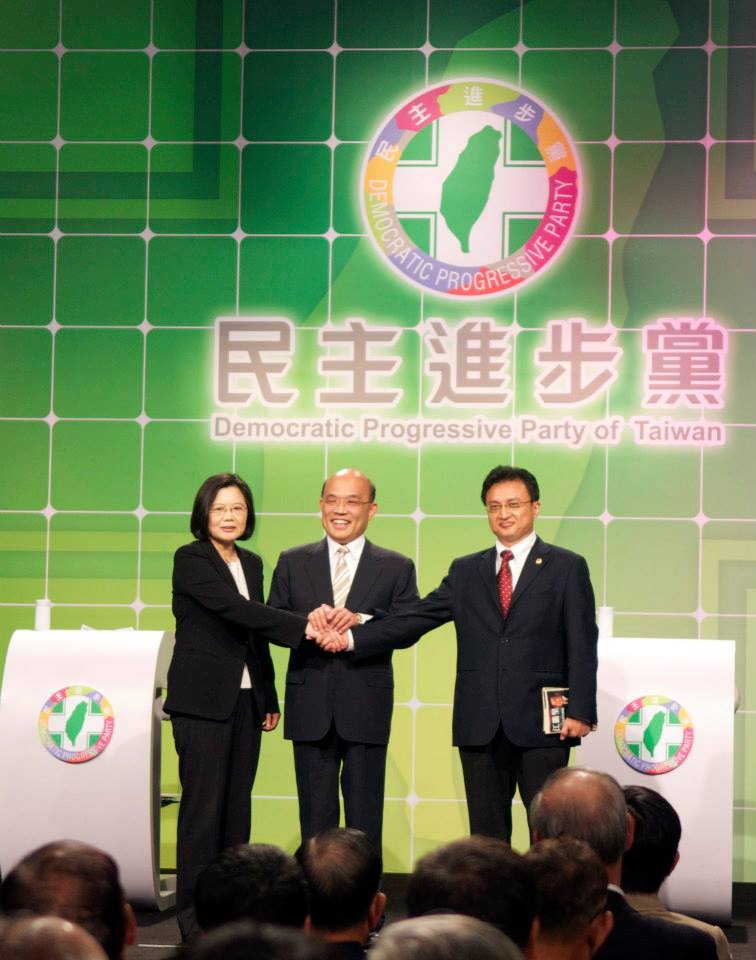 民進黨今（18）日下午舉辦黨主席選舉電視政見發表會，候選人蔡英文在政見會中表示，馬政府把所有經濟策略都放在自由化，造成這個社會的恐慌，卻忘了要把經濟轉型。（黃謙賢攝）