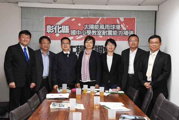 縣長聯合縣籍立委共同向中央有關部會爭取經費，是彰化縣創建的新招，可收「事半功倍」之效。（彰化縣政府提供）