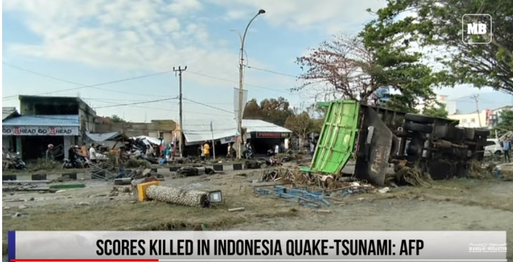 印尼強震海嘯逾400人喪生，印尼副總統表示，罹難人數恐大幅攀升至數千人。圖／擷自Manila Bulletin Online影片畫面