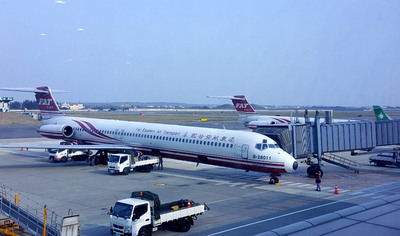 遠東航空空姐為聲援遭解雇同事集體請假，導致飛往哈爾濱航班臨時取消，數百人行程受影響。(圖/中央社資料照)