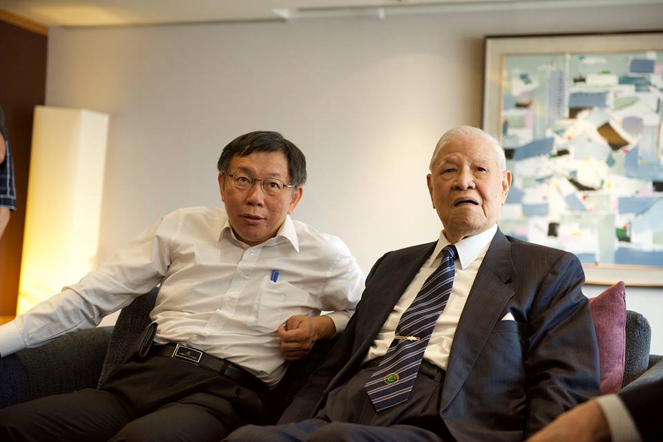 台北市長柯文哲和前總統李登輝的私下會談變公開，遭質疑行政不中立，柯文哲大為不滿，痛罵幕僚安排不當。（黃謙賢攝20151029）