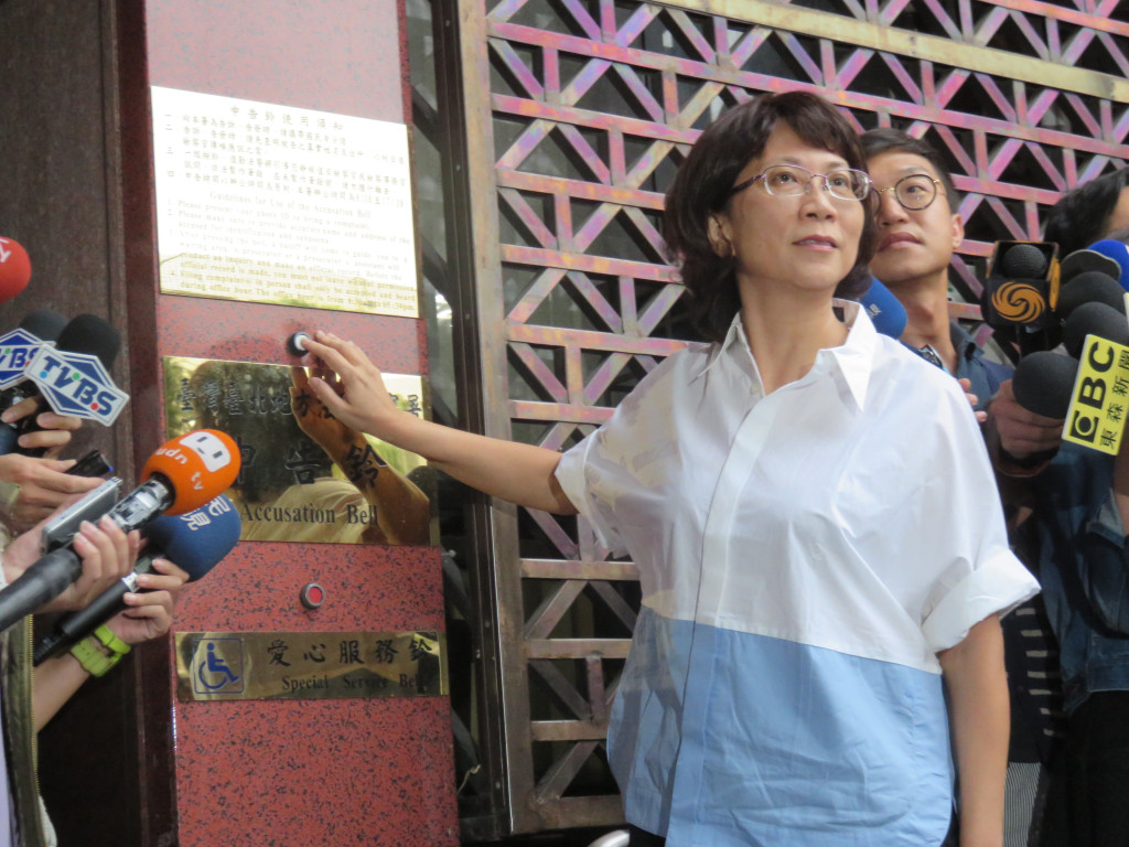 國民黨總統參選人朱立倫總部晚間證實，副總統參選人、前勞委會主委王如玄（見圖，本報資料照片）明天下午2時將在中央黨部召開記者會，把「軍宅案」一次講清楚，會中也將開放媒體提問