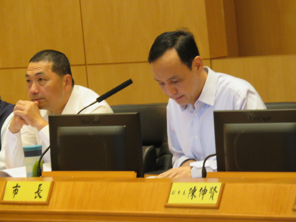 朱立倫批評，蔡英文說，「國民黨不等於中華民國，民進黨不等於台灣，這是言辭的詭辯，就像我可以說朱立倫不等於國民黨，蔡英文不等於民進黨」。（記者唐詩攝影）