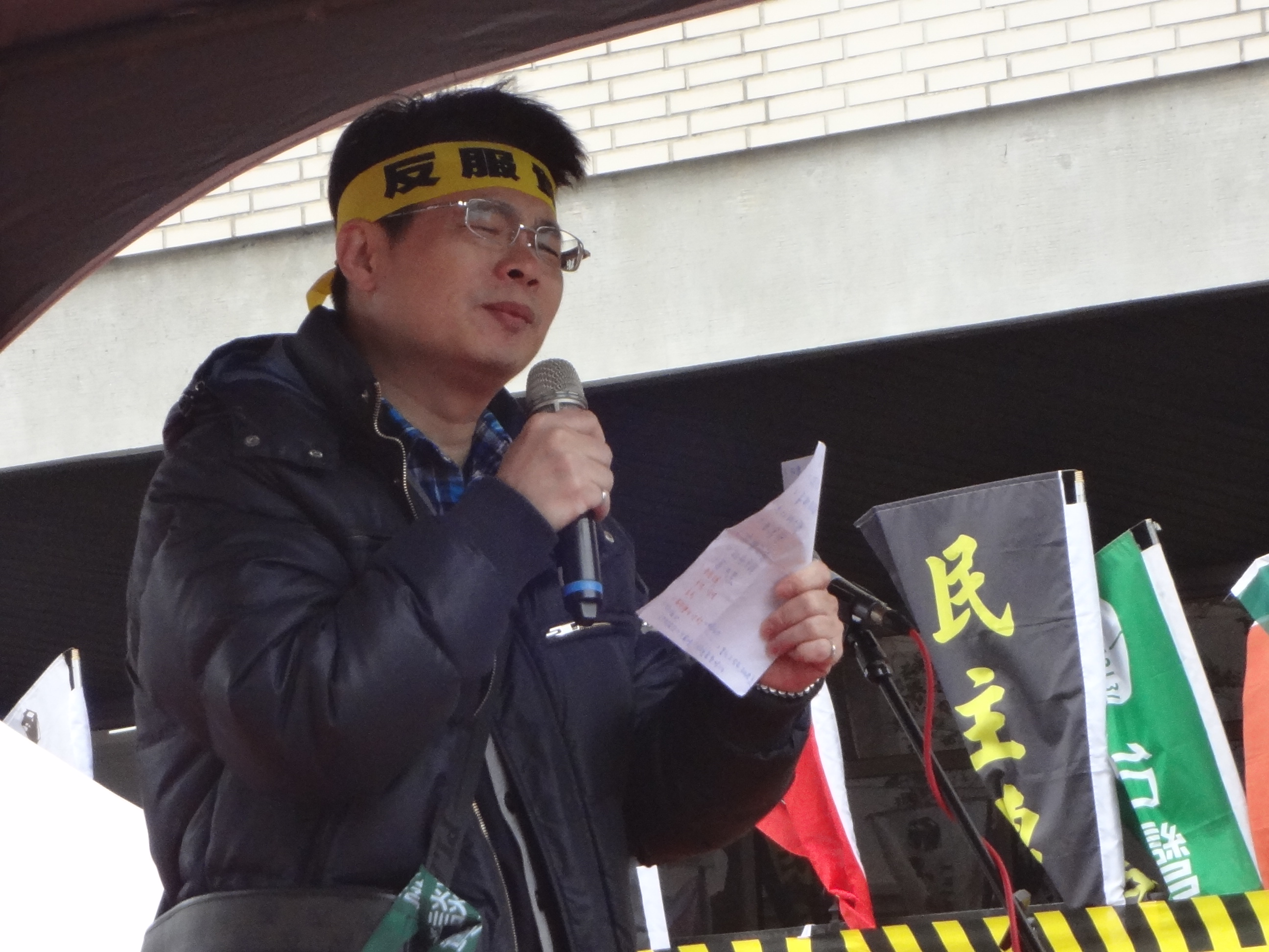 洪仲丘舅舅22日上午也到立法院聲援反服貿學生。(劉明堂攝)