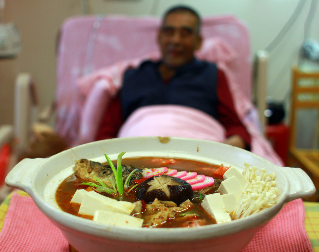 這砂鍋魚頭，讓陳大哥在生命的末期，仍有機會享受鍾愛的美食，也再度把「好食光｣的美味從記憶的深處喚醒了過來。圖／安寧照顧基金會提供