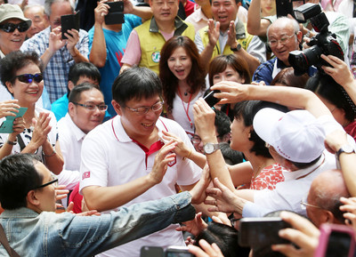 外界爆料國稅局發文邀柯文哲演講單位，要求提示相關憑證說明演講費支付狀況，國稅局聲明這是「例行資料收集」。(中央社資料照片)