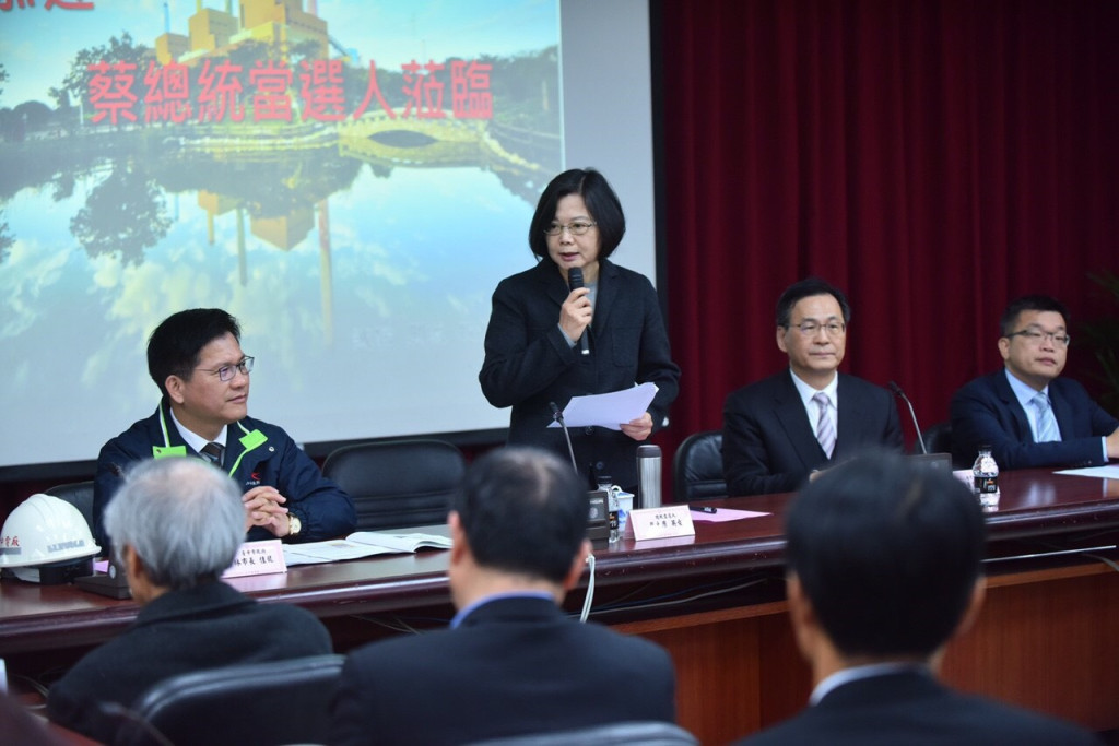 立法院副院長蔡其昌對中國要蔡英文表達兩岸立場態度，他說：維持現狀是最大底線，沒有退讓餘地。（民進黨提供）