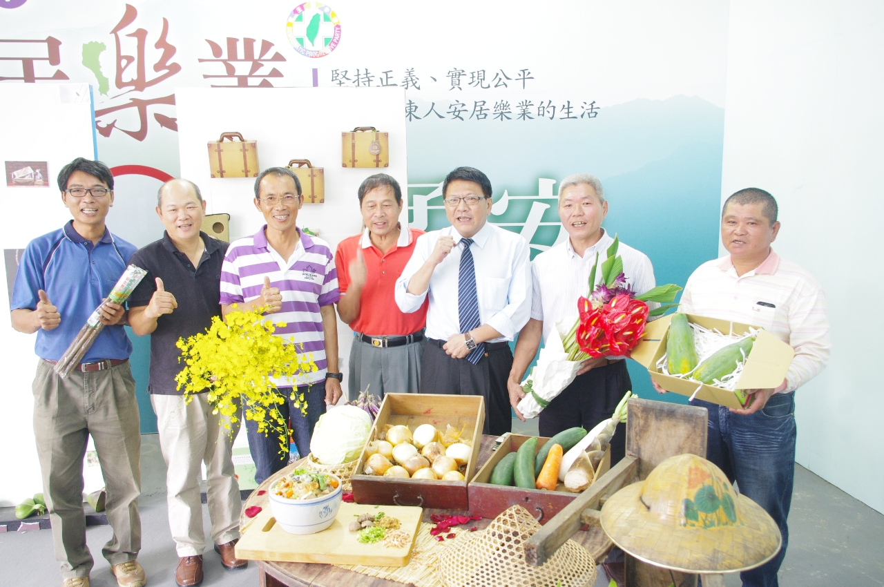 潘孟安與六位神農獎得主共同發表農漁業政策六大主張(記者陳俊廷攝)