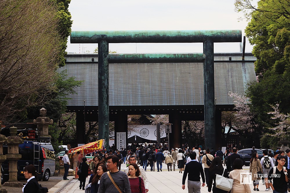 位於東京九段坂的靖國神社，天天人潮相當多，除了戰歿者遺族之外，許多日本人甚至於海外旅客，都會來此處參觀。圖／陳威臣攝