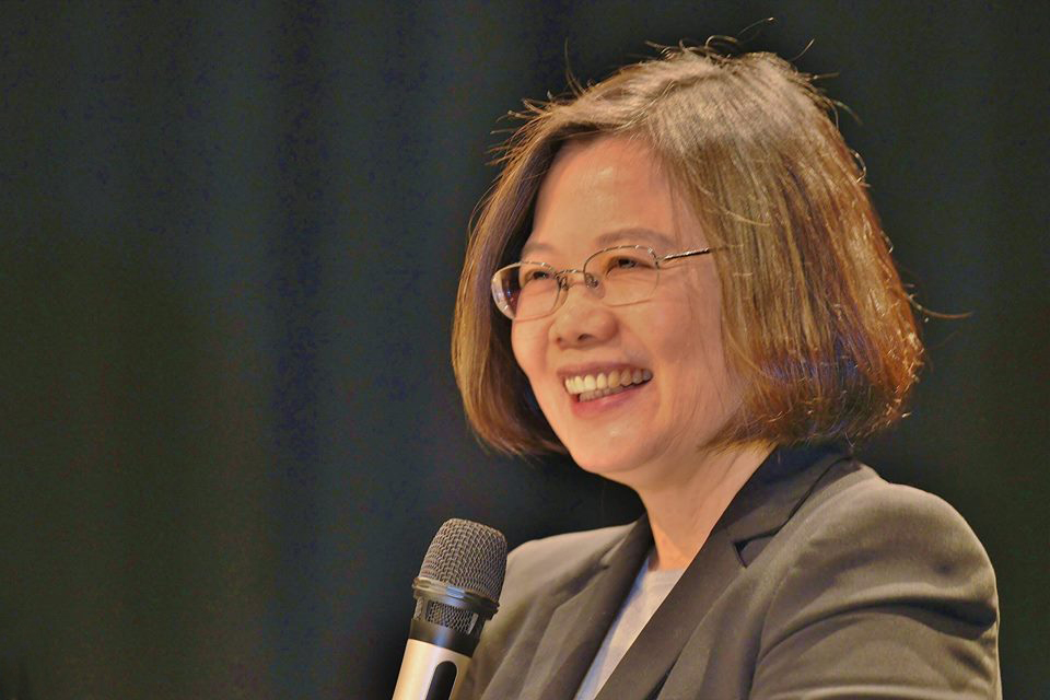「所有的領袖氣質都是來自自信！」紙風車文教基金會執行長李永豐說，看完星期日的總統辯論後，他對蔡英文的表現唯一的評論就是這句話。(郭文宏攝20151227)