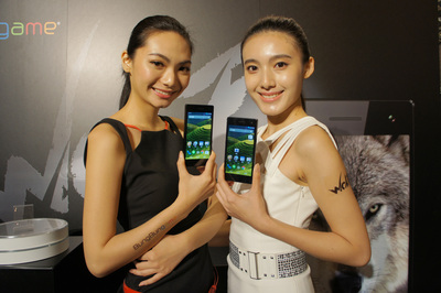 智慧型手機推陳出新,號稱挑戰市場最高CP值。(中央社)