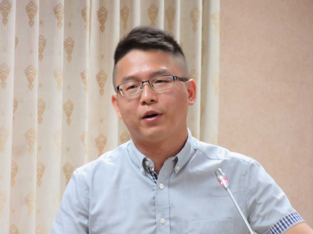 針對轉型正義立法，東海大學政治系副教授邱師儀說，世界各國先進立法都是要促進和解、寬恕，他希望藍綠兩黨像之前的洪素珠事件一樣，有和解的可能，「以前的債還掉算了，我們就重新開始」。（記者唐詩攝影）20160620