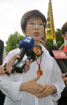 洪秀柱對於洪素珠事件大作文章。其實她應該去查查，類似挑撥族群仇恨、製造族群對立的例子，國民黨和藍營到底做了多少。(中央社20160611)