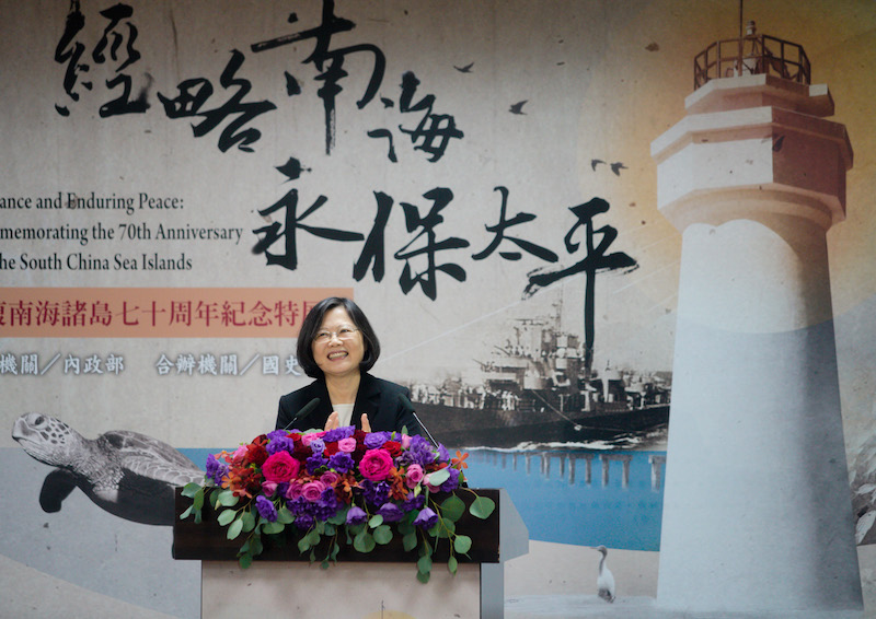 總統今（9）日上午前往國史館出席「經略南海･永保太平－收復南海諸島七十周年紀念特展」開幕式，她表示，政府會堅定地捍衛我國在南海的領土主權，主張應該有的海域權利。圖/張良一