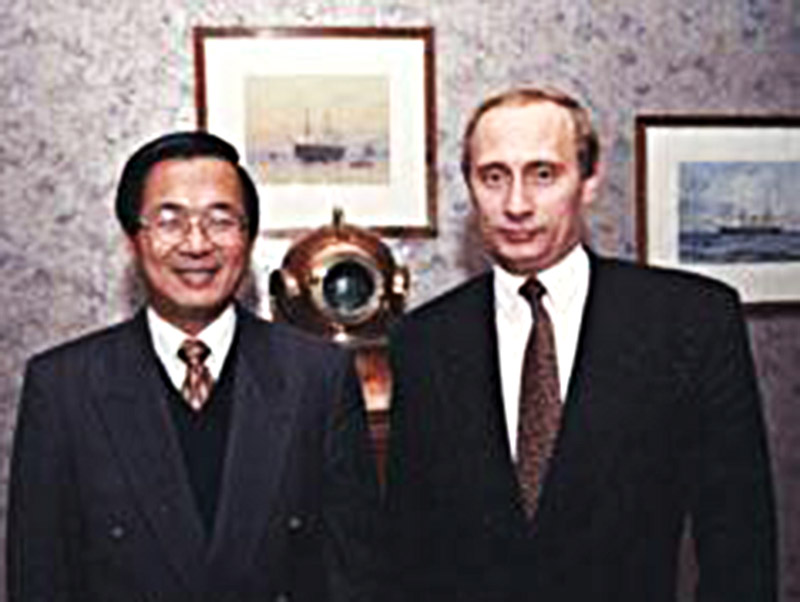 現任俄羅斯總統普丁，與當時擔任台北市長的陳前總統於訪問俄國時合照。（圖片來源： WWW.TAIWANPRESIDENT.ORG 台灣總統網站）