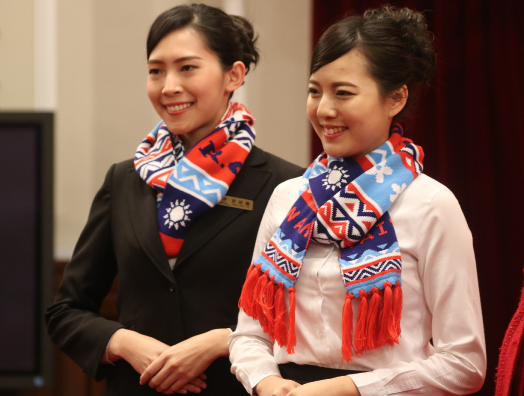 元旦的總統府前升旗，將一改由銘傳大學擔綱的往例，交由台北教育大學的「芝山元旦12金釵」負責。（記者何豪毅攝）20151228