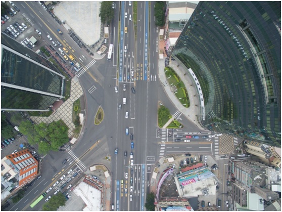 台中市警方利用空拍機建立路囗圖庫，萬一發生交通事故，大大好用，可大幅縮短現場處理測繪時間和準確度，也是中市道路事故處理績效優異的利器。（台中市警察局）