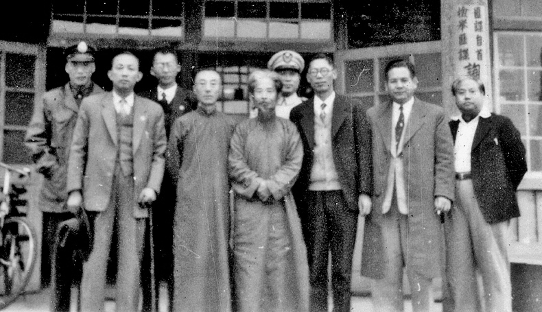 楊仲鯨本為高雄右昌人，其家族在右昌也是相當的有名，清末時期也出了不少秀才｡