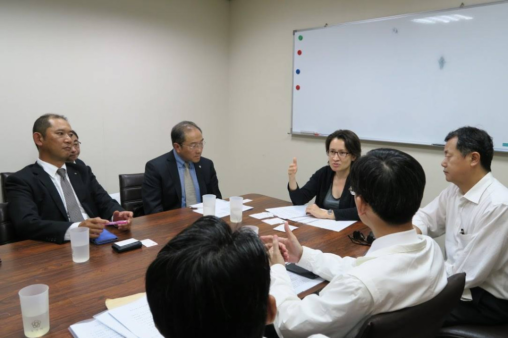蕭美琴關切觀光發展，提案修法鬆綁外籍人士投入外語導覽工作。圖為上個月，蕭美琴為了花蓮觀光開拓新客源，邀集民航局與業者開會研商。（資料照片，取自蕭美琴臉書）