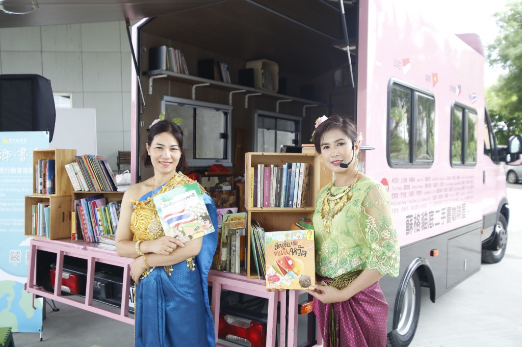 竹市今起啟動「新住民行動書箱服務」，來自家鄉的書籍特別溫暖。圖／新竹市政府提供