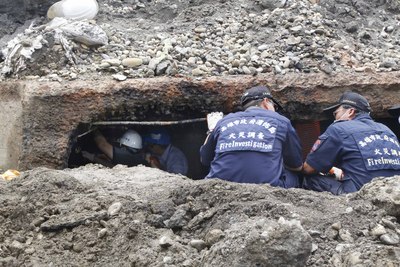 高市府要求業者清空管線中丙烯殘留，榮化不但僅派技術人員出席，更說偵查中不能破壞現場，讓高副市長劉世芳痛批高層迴避卸責。（中央社）