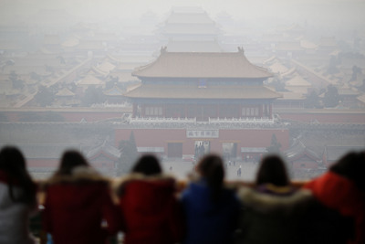 這是台版《穹頂之下》？環保署發布明天霾害、沙塵暴雙警報，提醒民眾減少戶外活動。圖為北京霧霾情形。（資料照片，中央社）20150303