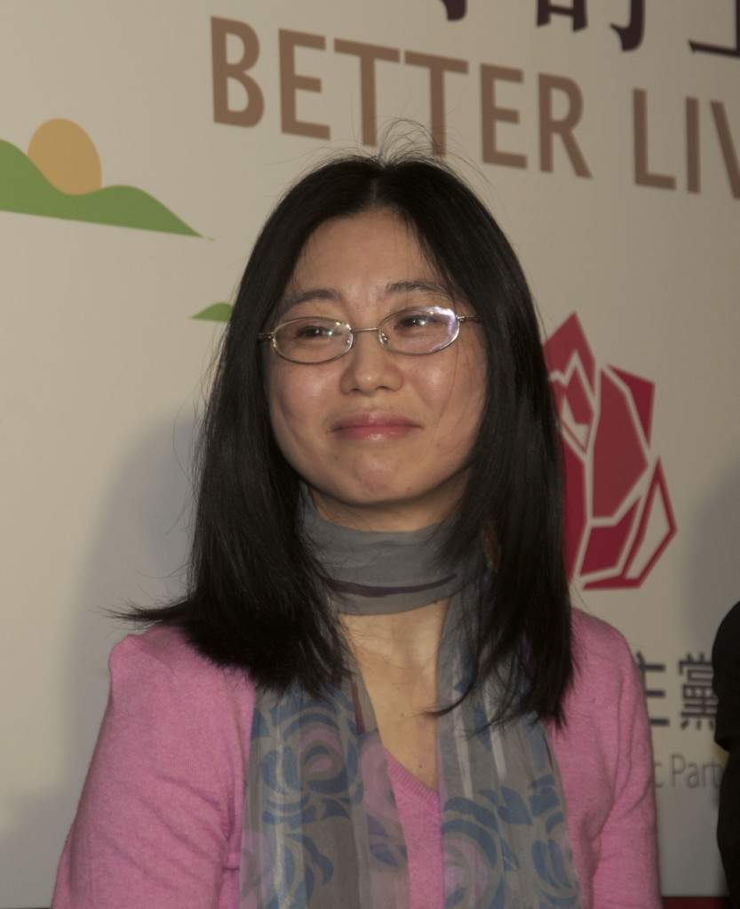律師賴芳玉經常熱心公益、義務協助弱勢婦女、民眾法律困擾，也使她經常接到民眾電話或臉書私訊求助法律諮詢，對此賴芳玉今（13）日發文感嘆，「線上諮詢的回答，是非常危險的事」，她希望大家尊重律師專業。（本報資料照片，黃謙賢攝）