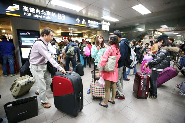 中秋節連續假期，高鐵機動加開全車自由座列車。 (圖片：中央社)