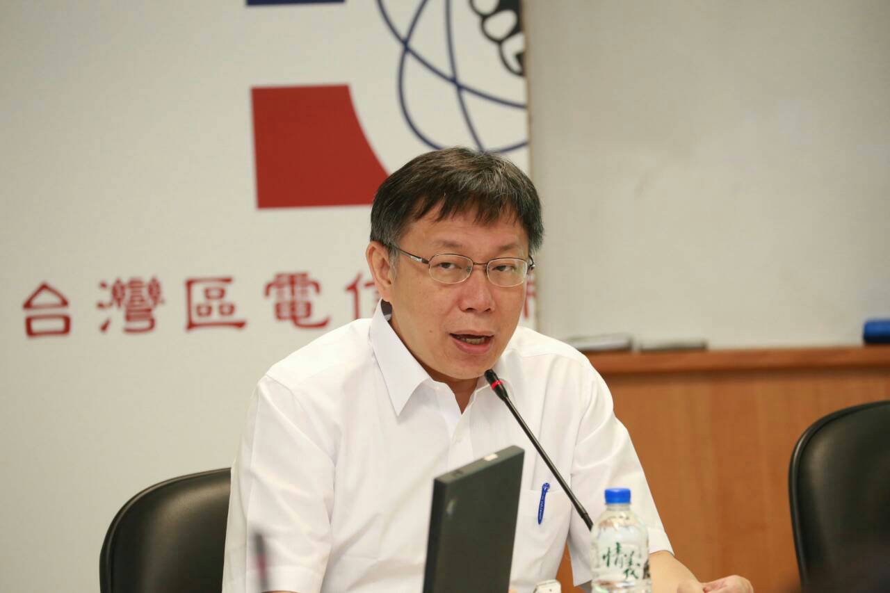 台北市長參選人柯文哲今天（20日）到電信工程公會演講。（柯文哲辦公室提供）