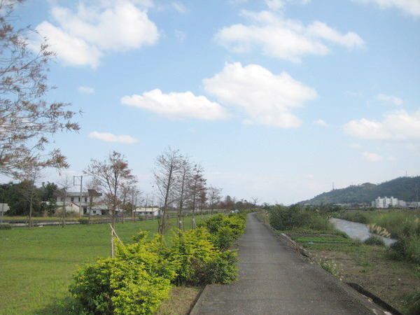 安農溪自行車道中段。