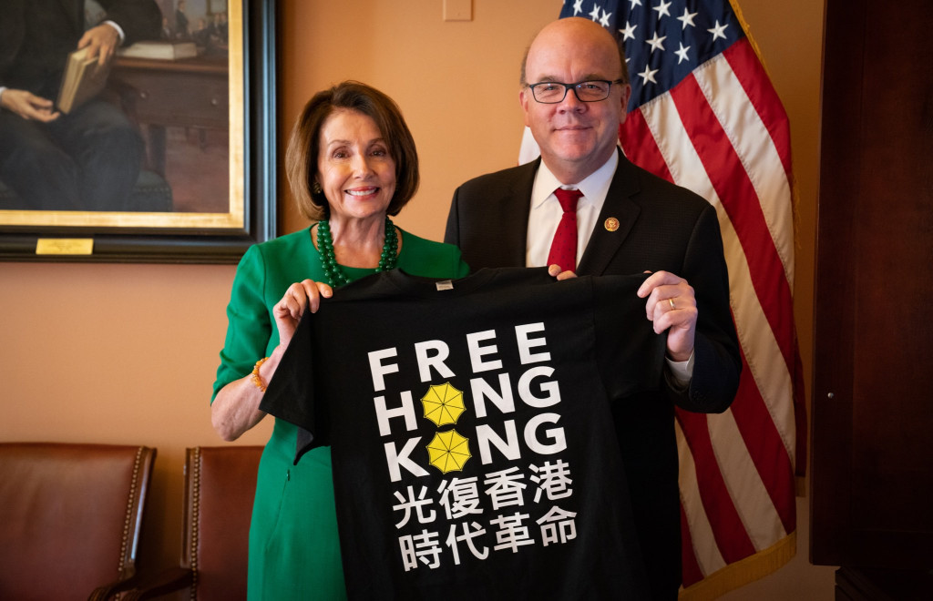 民主黨眾議員佩洛西（Nancy Pelosi）與吉姆·麥克高文（Jim McGovern）共同表達對香港的支持。圖／擷自Nancy Pelosi twitter