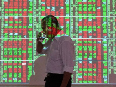 台股散戶資金一路降,金管會主委曾銘宗今日表示本週將「發問卷」查原因,但法人圈卻質疑成效,認為政府有心的話,多看、多問、多聽就知道原因。(中央社 資料照)