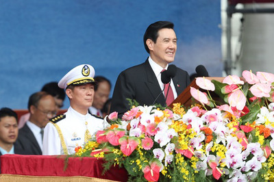 中華民國103年國慶大會10日在總統府前廣場舉行,總統馬英九(前右)發表國慶演說(中央社)