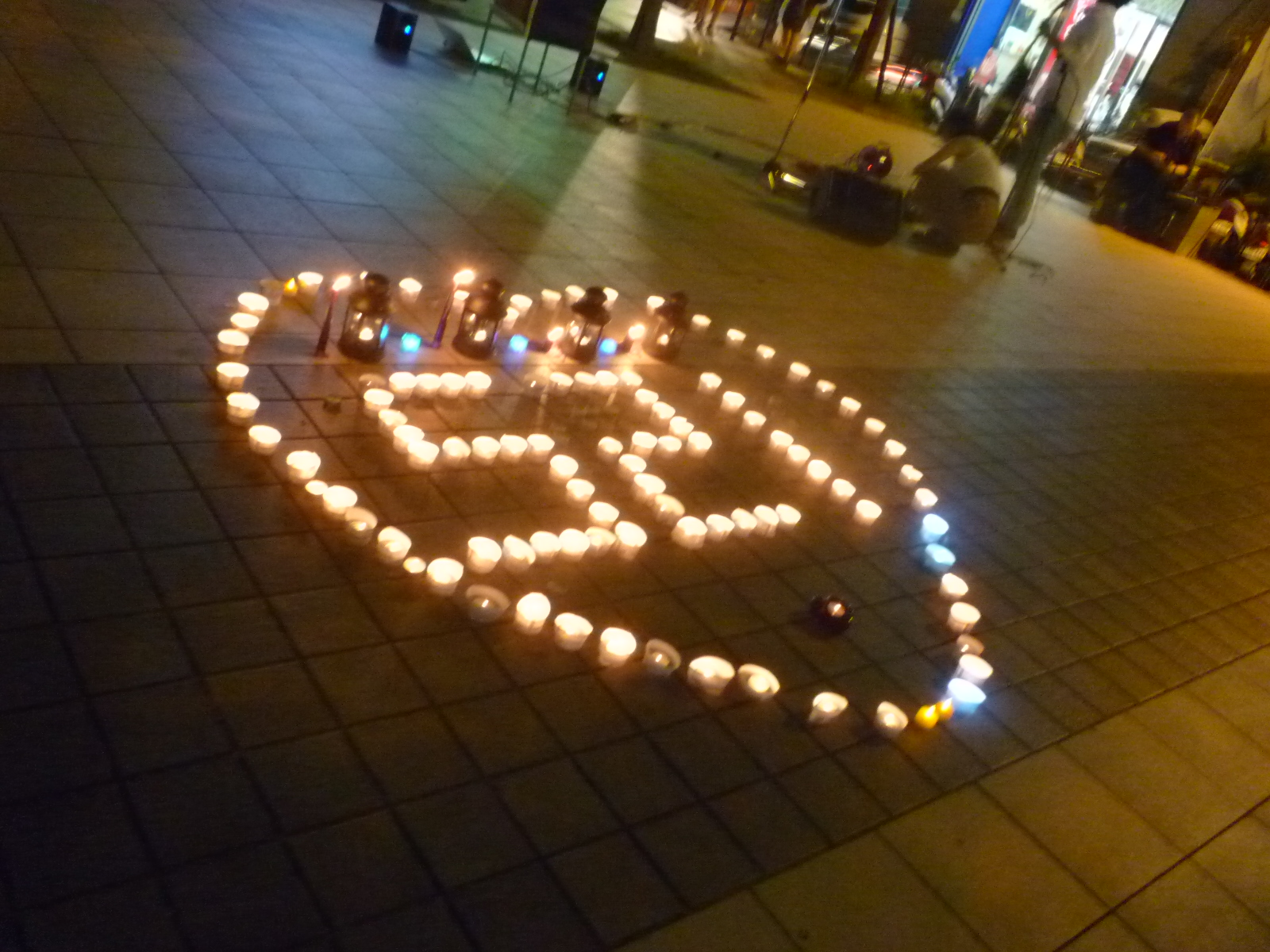 北捷血案頭七，江子翠居民舉辦祈福晚會。（林冠妙攝）