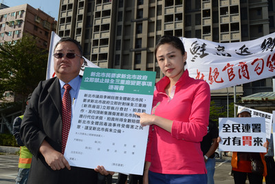 頂新集團因味全標售頂率股權失利造成剩下貸款65億元籌資困難，今日頂率已證實收到銀行團存證信函，但仍在提新條件要求展延遭銀行團拒絕，就連賣101股權申請書也尚未送達投審會。（圖後方空地三重廠土地）