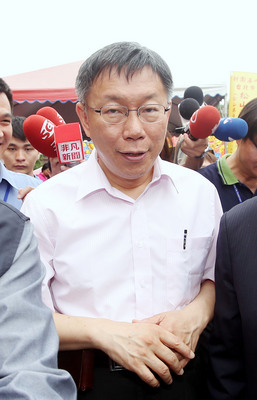 中國國民黨立委賴士葆砲轟柯文哲以「鞭屍」突顯自己揭弊形象,比中國文革紅衛兵更心狠手辣,市長柯文哲回應,人家都還沒死,就說是在鞭屍,這到底是在講好話還是壞話?(中央社,20150511)