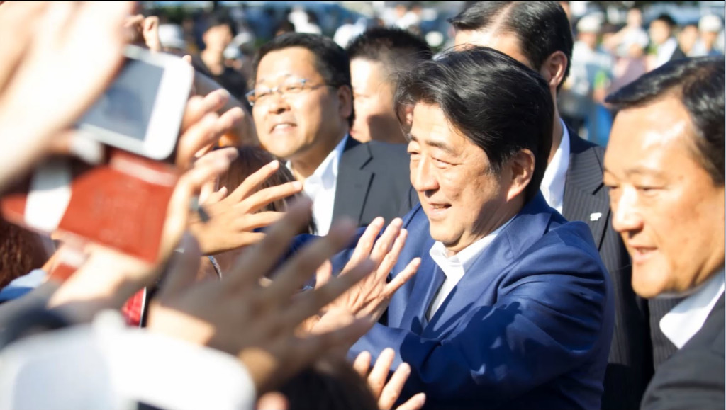 安倍大勝!加上非改選部分,執政聯盟已在參議院取得過2/3席次超越修憲門檻(圖/取材自網路)