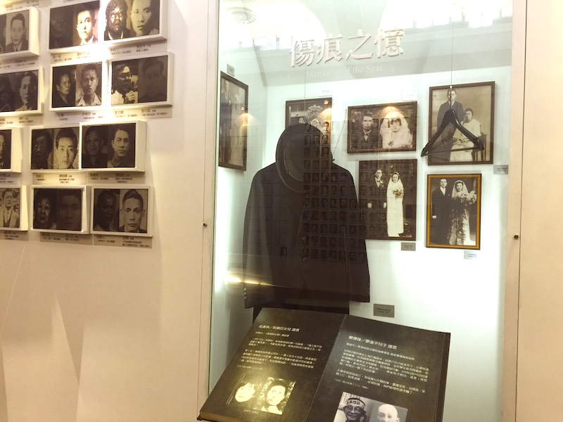 前新生報總經理阮朝日在二二八事件失蹤，這次在二二八紀念活動特展中，展出阮朝日結婚時所穿著的西裝及二二八受難者家屬的證言。圖／朱蒲青攝