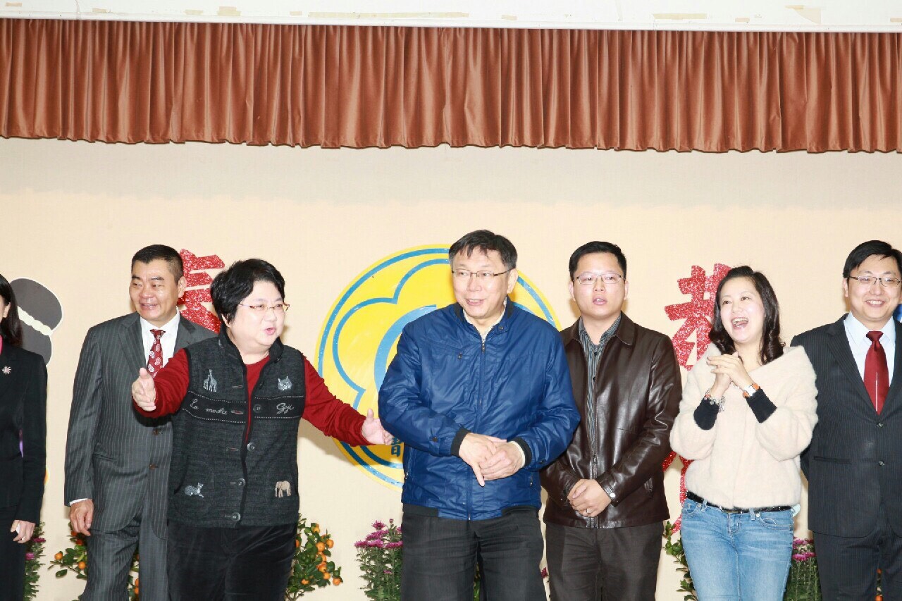 柯文哲偕各局處首長 ，前往議會開春團拜。（市府提供）