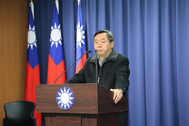 針對黨工薪水帳戶解凍協調生變，中國國民黨行管會主委邱大展表示，黨產會今天下午通知會議延至下週一，就時程估算，黨務工作同仁希望年前相關薪資能入帳的機會已不大。此外，對於年終獎金與考績獎金的部分，就目前情況來看已不可能發放。圖／國民黨文傳會提供