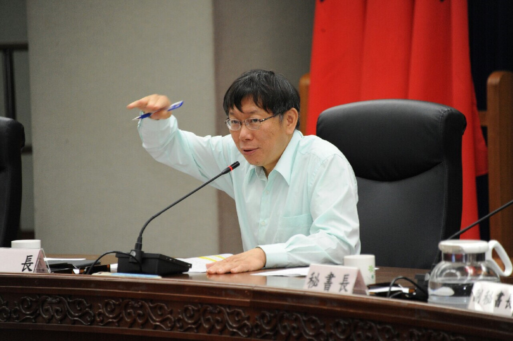 台北市長柯文哲今天出席北投區第一場里長市政座談會，會前回應媒體提問時表示，要趙藤雄找回良心。（圖由北市府提供20150422）