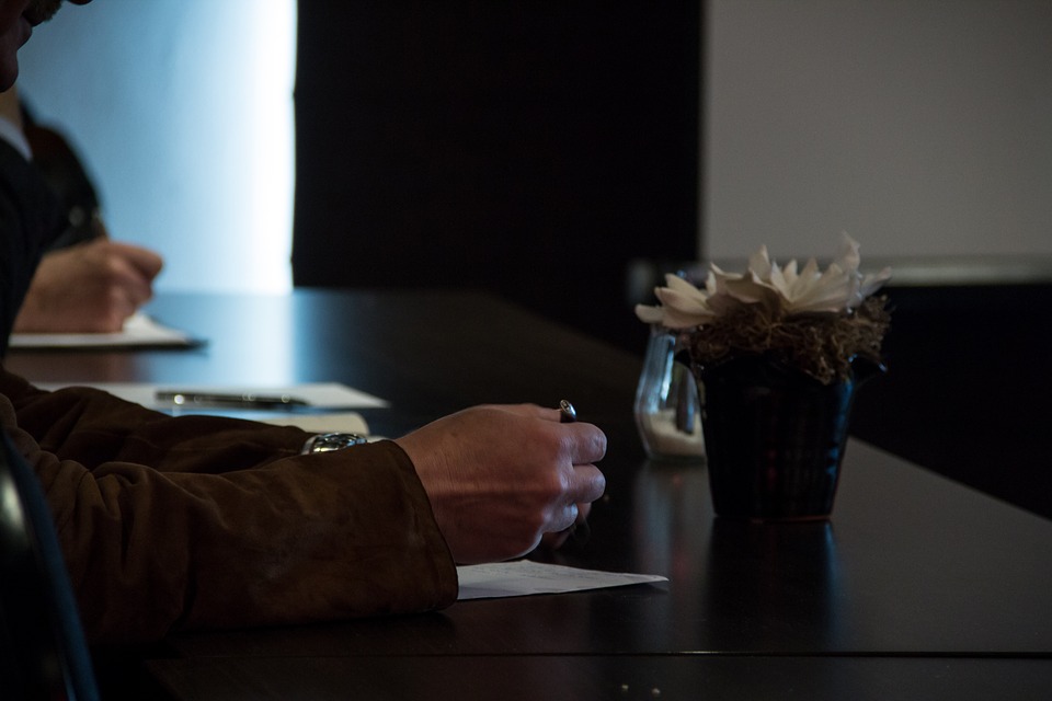 即使是在學術界，不管是大學、或是學術期刊，對於利益衝突都也都有起碼的要求。圖／取材自 pixabay（CC0 Public Domain）