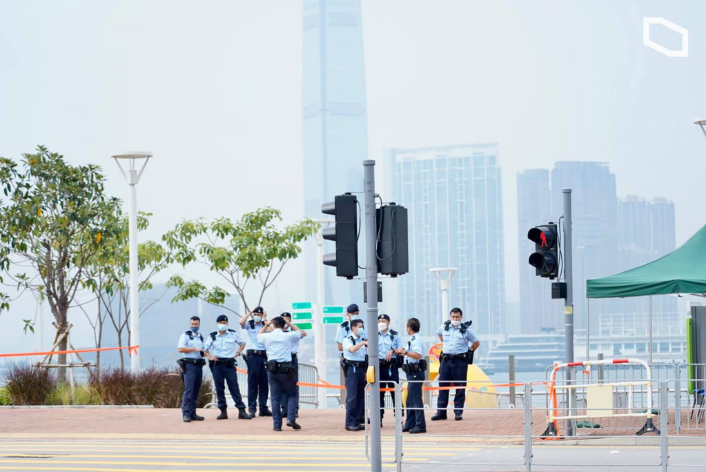 香港當局決定9月30日和10月1日向街頭加派8000名警察。圖／擷自立場新聞臉書