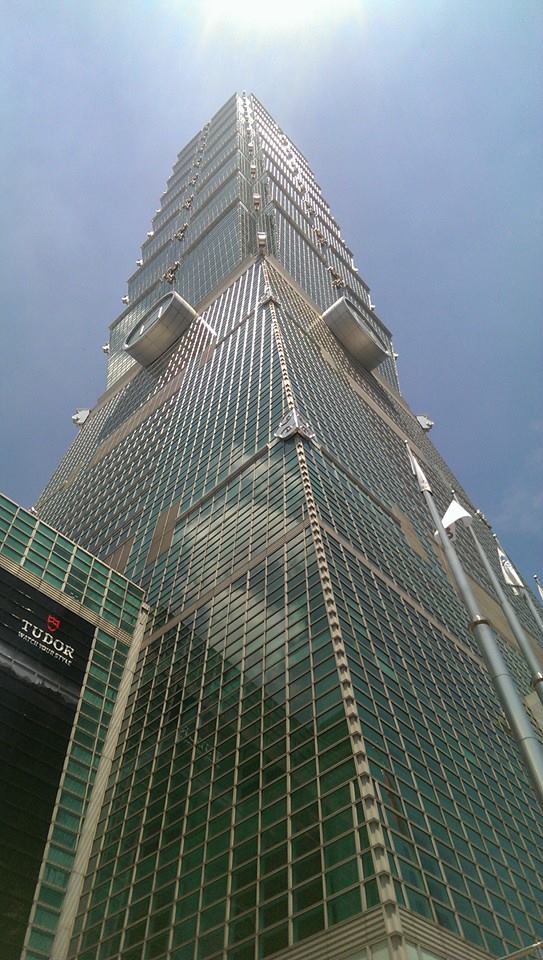 因頂新飼料油風暴,頂新魏家掌權的台北101成外界攻擊焦點,民進黨今(28)日批少數股權掌台北101 ,質疑頂新有馬政府當門神?(民報資料相片)