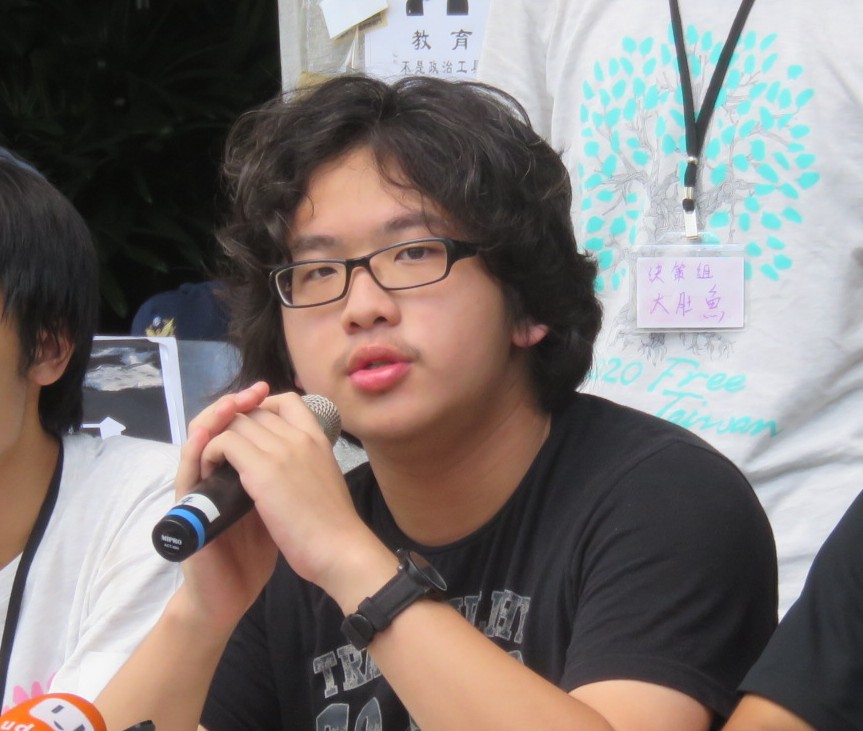 反黑箱課綱學生今晚6點舉行林冠華追思會，8點半召開記者會宣布重大訊息。(記者林冠妙攝20150806)