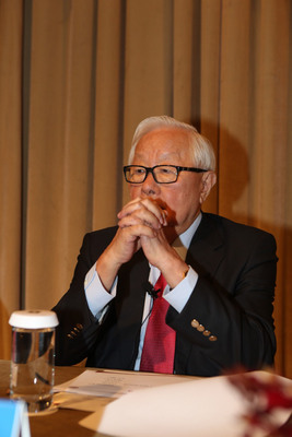 財訊文化董事長謝金河今日投書媒體表示，中國用政府力量扶植產業發展，已經將目標轉向半導體，萬一兩大指標聯發科與台積電被攻陷，台灣半導體等於「兩條腿全斷」。（圖為台積電董事長張忠謀，中央社資料照）