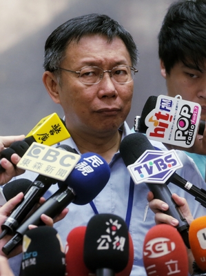 南方朔認為，柯文哲市長可能有必要隱退一陣子，做好內部的整合與督導，至於第一線的事務就讓局長出面，看看他們有沒有面對問題的能力，不再是一有問題就要市長親自上火線。圖/中央社