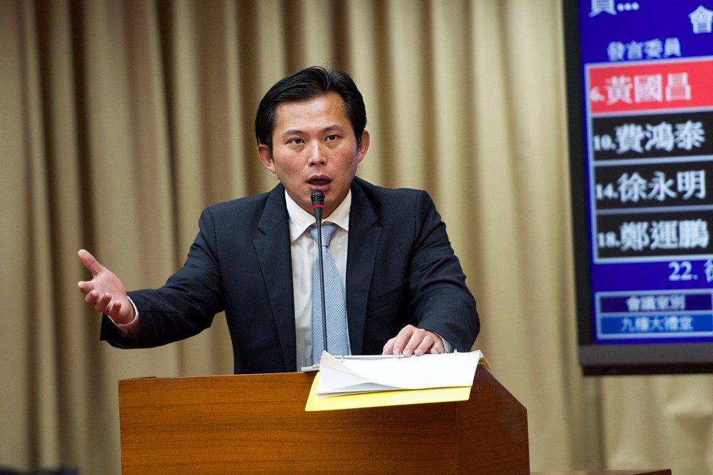 黃國昌祝福翁啟惠早日康復，儘快回台說明，釐清疑慮。（黃謙賢攝）