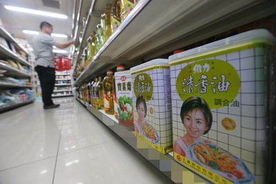 抗議頂新等黑心食用油大舉侵台，食安盟30日前往衛福部要求禁止進口第三世界食用油。（中央社資料相片）