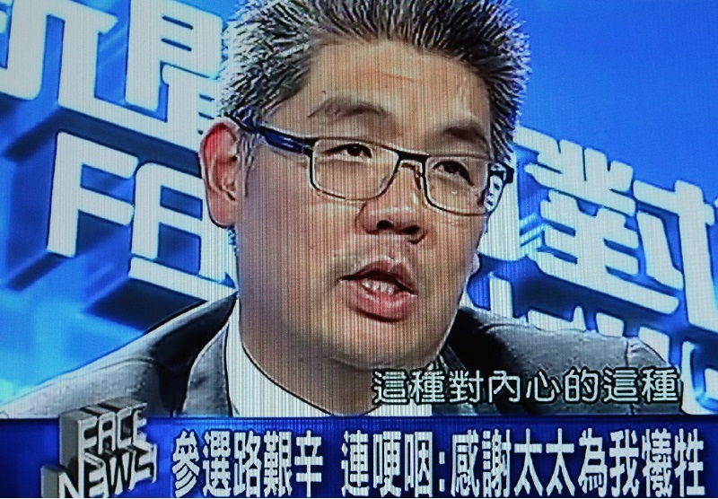 提及妻子蔡依珊，連勝文頻說愧疚。（翻攝自年代電視）